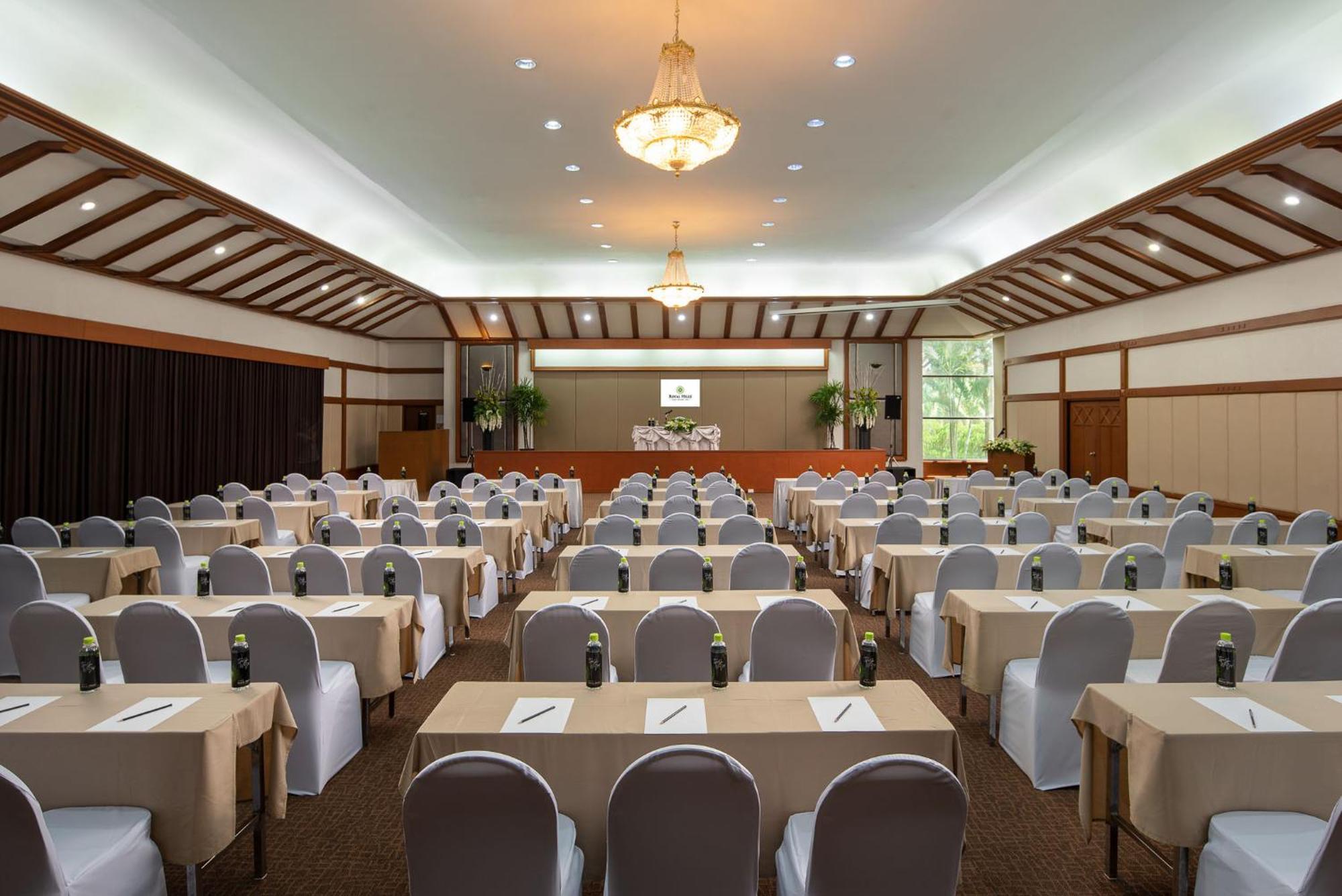 נאקון נאיוק Royal Hills Golf Resort & Spa מראה חיצוני תמונה