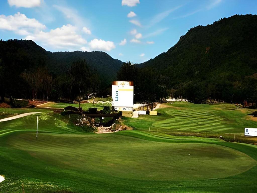 נאקון נאיוק Royal Hills Golf Resort & Spa מראה חיצוני תמונה