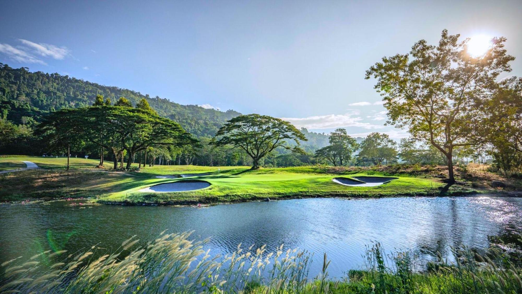 נאקון נאיוק Royal Hills Golf Resort & Spa מראה חיצוני תמונה