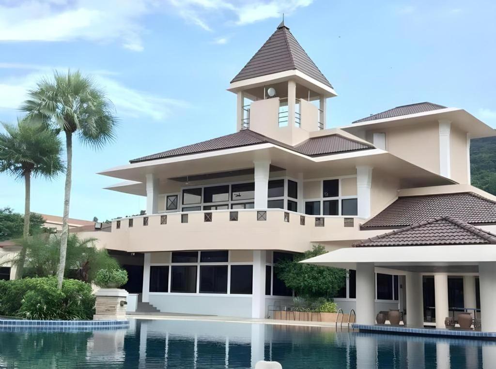 נאקון נאיוק Royal Hills Golf Resort & Spa מראה חיצוני תמונה